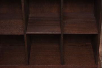 レトロ家具　昭和レトロ　脚付き　シックな色味が魅力のマス目棚(収納棚、飾り棚、陳列棚)