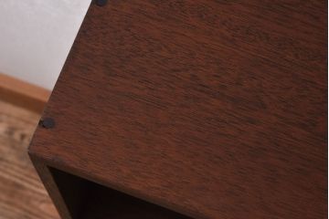レトロ家具　昭和レトロ　脚付き　シックな色味が魅力のマス目棚(収納棚、飾り棚、陳列棚)