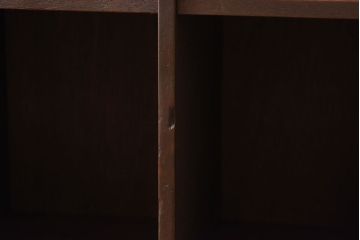 レトロ家具　昭和レトロ　脚付き　シックな色味が魅力のマス目棚(収納棚、飾り棚、陳列棚)