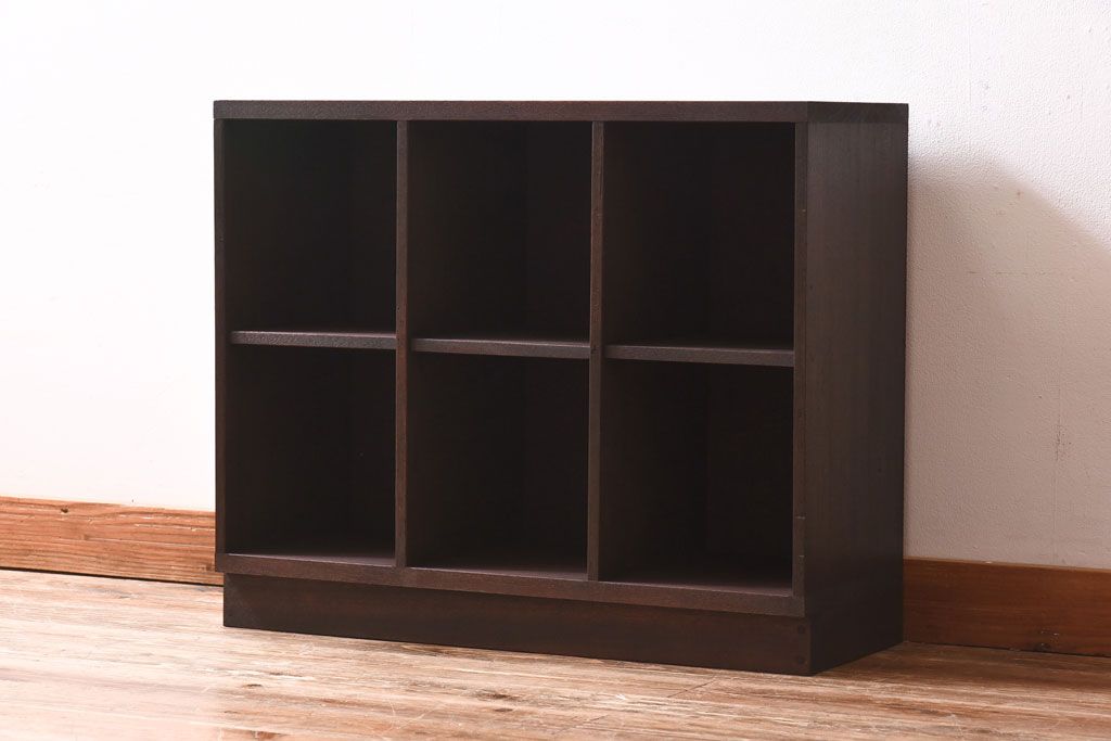 レトロ家具　昭和レトロ　味のある木の質感が魅力のマス目棚(飾り棚、収納棚)