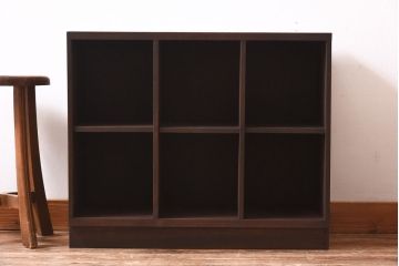 レトロ家具　昭和レトロ　味のある木の質感が魅力のマス目棚(飾り棚、収納棚)