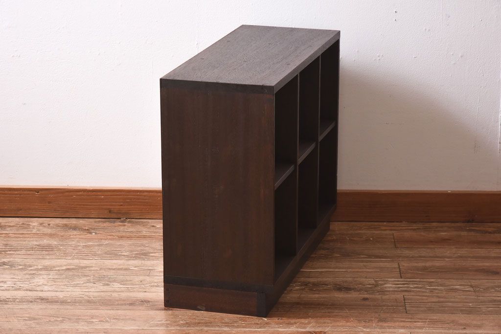 レトロ家具　昭和レトロ　味のある木の質感が魅力のマス目棚(飾り棚、収納棚)