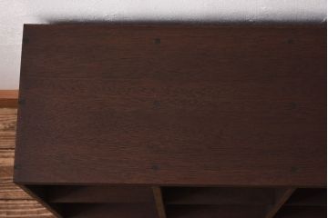 レトロ家具　昭和レトロ　味のある木の質感が魅力のマス目棚(飾り棚、収納棚)