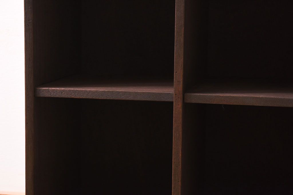 レトロ家具　昭和レトロ　味のある木の質感が魅力のマス目棚(飾り棚、収納棚)