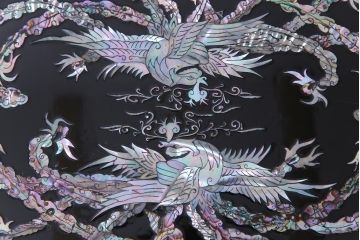 民芸家具　螺鈿細工　高級品　華やかな意匠が存在感を放つ座卓テーブル(ローテーブル、センターテーブル)(定価約60万円)