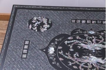 民芸家具　螺鈿細工　高級品　華やかな意匠が存在感を放つ座卓テーブル(ローテーブル、センターテーブル)(定価約60万円)