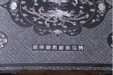 民芸家具　螺鈿細工　高級品　華やかな意匠が存在感を放つ座卓テーブル(ローテーブル、センターテーブル)(定価約60万円)