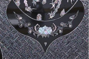 民芸家具　螺鈿細工　高級品　華やかな意匠が存在感を放つ座卓テーブル(ローテーブル、センターテーブル)(定価約60万円)