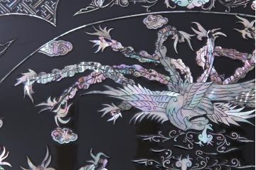 民芸家具　螺鈿細工　高級品　華やかな意匠が存在感を放つ座卓テーブル(ローテーブル、センターテーブル)(定価約60万円)