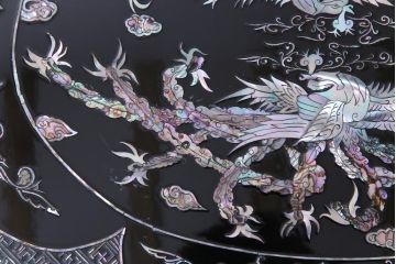 民芸家具　螺鈿細工　高級品　華やかな意匠が存在感を放つ座卓テーブル(ローテーブル、センターテーブル)(定価約60万円)