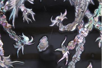 民芸家具　螺鈿細工　高級品　華やかな意匠が存在感を放つ座卓テーブル(ローテーブル、センターテーブル)(定価約60万円)