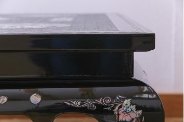民芸家具　螺鈿細工　高級品　華やかな意匠が存在感を放つ座卓テーブル(ローテーブル、センターテーブル)(定価約60万円)