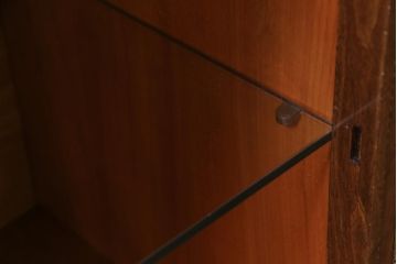 中古　イタリア製　高級品　大理石天板付き　エレガントな雰囲気溢れる上質なサイドボード(収納棚、キャビネット)