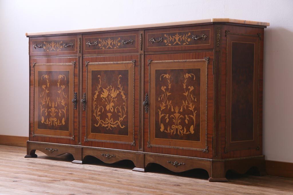 中古　イタリア製　高級品　大理石天板付き　エレガントな雰囲気溢れる上質なサイドボード(収納棚、キャビネット)