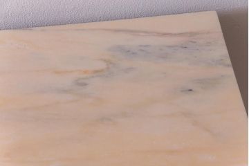 中古　イタリア製　高級品　大理石天板付き　エレガントな雰囲気溢れる上質なサイドボード(収納棚、キャビネット)