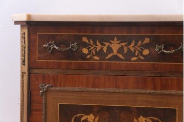 中古　イタリア製　高級品　大理石天板付き　エレガントな雰囲気溢れる上質なサイドボード(収納棚、キャビネット)