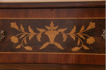 中古　イタリア製　高級品　大理石天板付き　エレガントな雰囲気溢れる上質なサイドボード(収納棚、キャビネット)