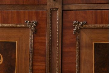 中古　イタリア製　高級品　大理石天板付き　エレガントな雰囲気溢れる上質なサイドボード(収納棚、キャビネット)