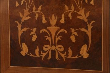 中古　イタリア製　高級品　大理石天板付き　エレガントな雰囲気溢れる上質なサイドボード(収納棚、キャビネット)