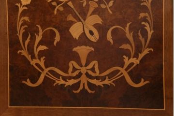 中古　イタリア製　高級品　大理石天板付き　エレガントな雰囲気溢れる上質なサイドボード(収納棚、キャビネット)