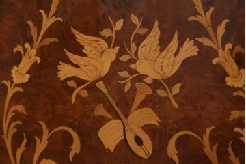 中古　イタリア製　高級品　大理石天板付き　エレガントな雰囲気溢れる上質なサイドボード(収納棚、キャビネット)