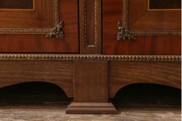 中古　イタリア製　高級品　大理石天板付き　エレガントな雰囲気溢れる上質なサイドボード(収納棚、キャビネット)