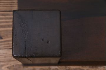 アンティーク雑貨　和製アンティーク　天板黒柿　墨を流したような特徴的な杢目が美しい大振りサイズの置き床(置床、ローボード、飾り台)