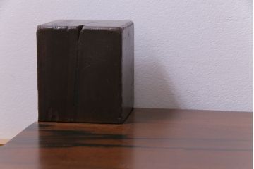 アンティーク雑貨　和製アンティーク　天板黒柿　墨を流したような特徴的な杢目が美しい大振りサイズの置き床(置床、ローボード、飾り台)