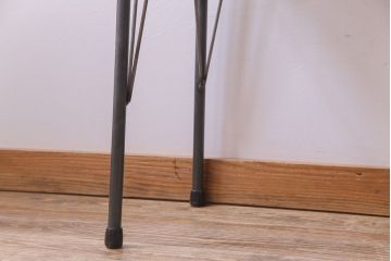 明治大正期　古材リメイク　天板に栃の木一枚板を使用したシンプルな鉄脚テーブル(サイドテーブル、飾り台)