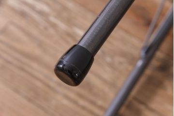 明治大正期　古材リメイク　天板に栃の木一枚板を使用したシンプルな鉄脚テーブル(サイドテーブル、飾り台)