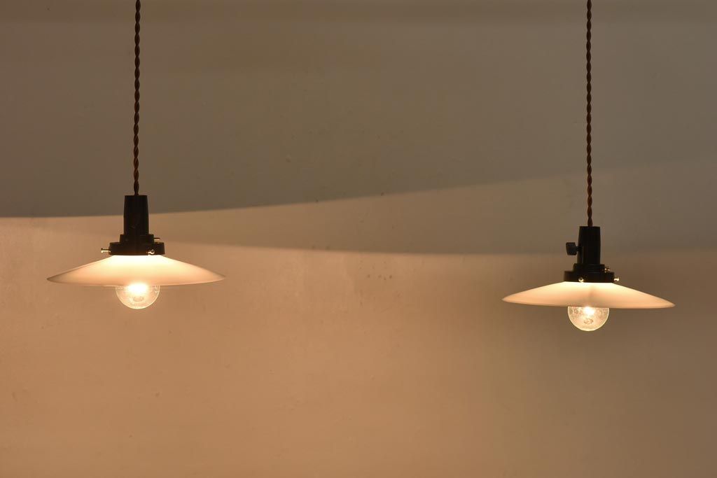 昭和レトロ　戦前　昔懐かしいデザインの平笠照明(吊り下げ照明、ペンダントライト)2個セット(3)