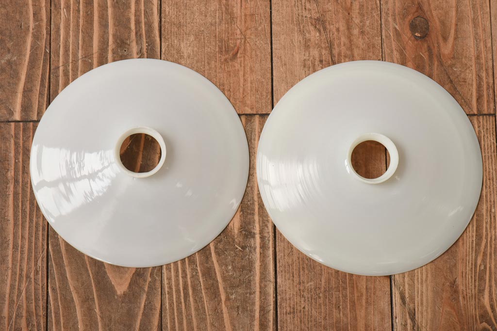 昭和レトロ　戦前　昔懐かしいデザインの平笠照明(吊り下げ照明、ペンダントライト)2個セット(3)