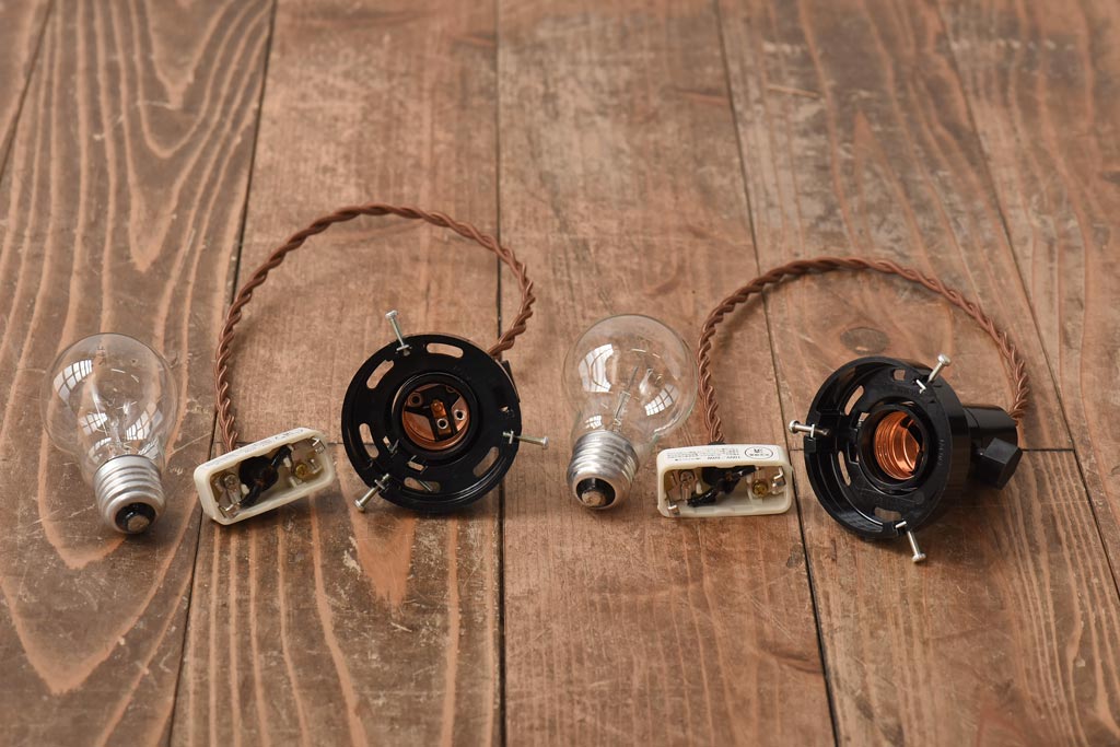 昭和レトロ　戦前　昔懐かしいデザインの平笠照明(吊り下げ照明、ペンダントライト)2個セット(3)