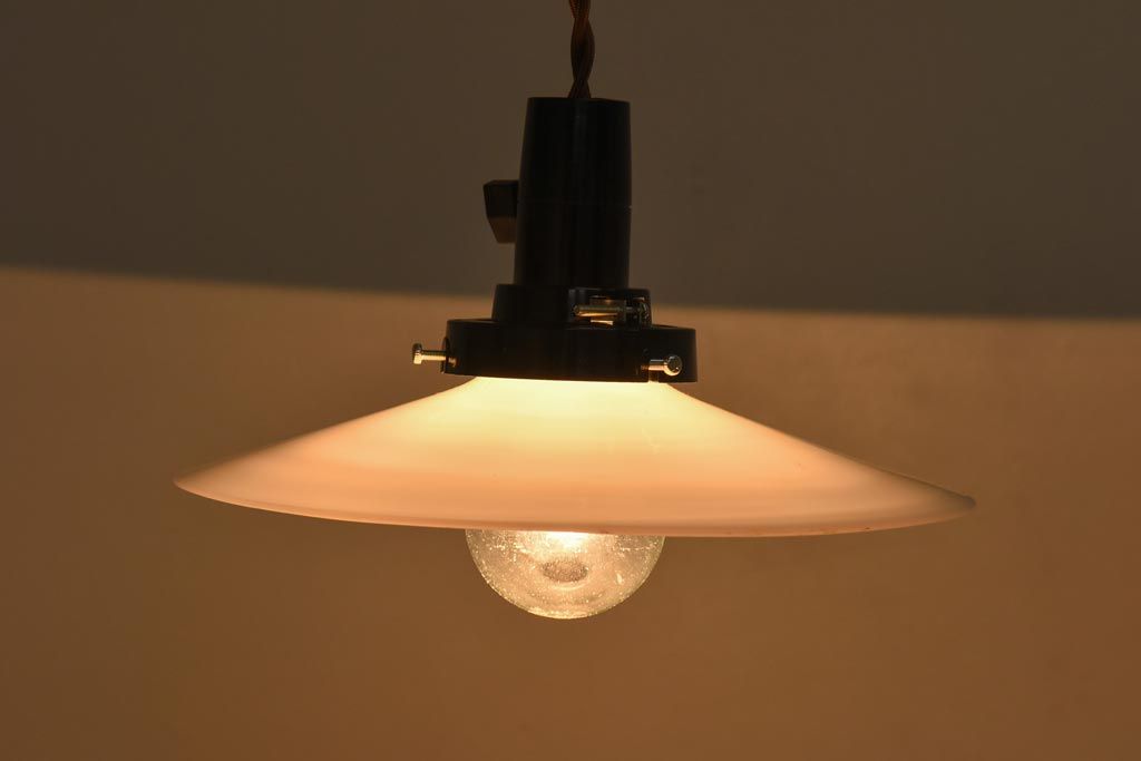 昭和レトロ　戦前　昔懐かしいデザインの平笠シェード(吊り下げ照明、天井照明、ペンダントライト)(1)