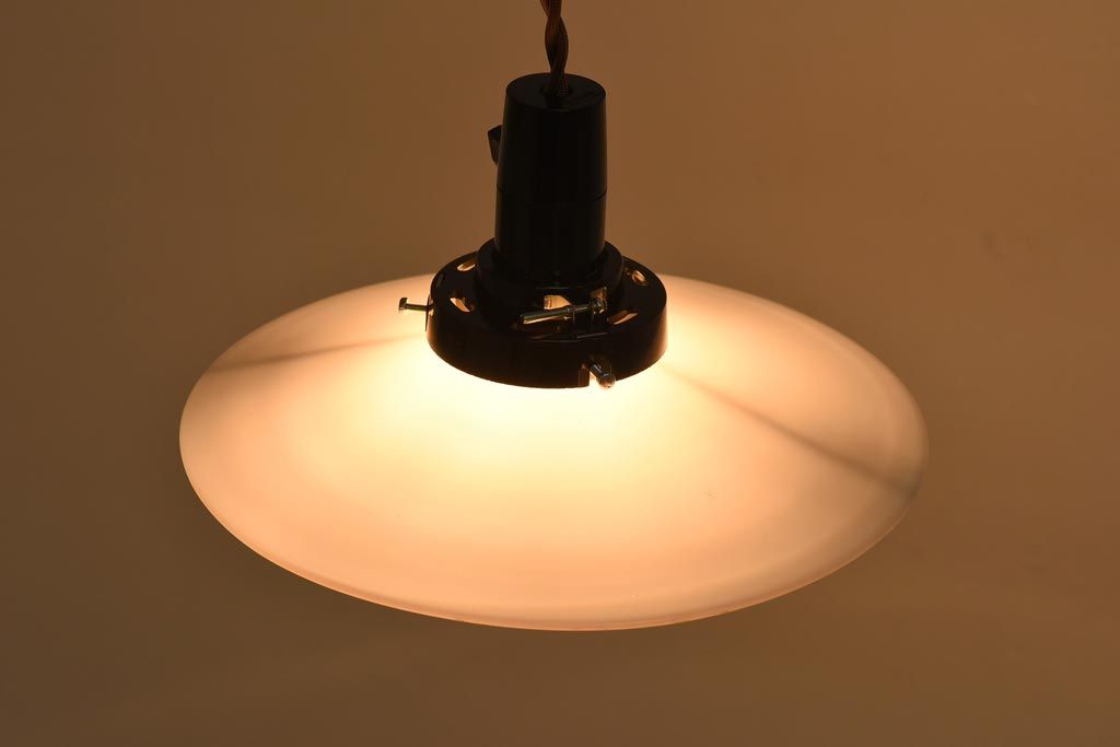 昭和レトロ　戦前　昔懐かしいデザインの平笠シェード(吊り下げ照明、天井照明、ペンダントライト)(1)