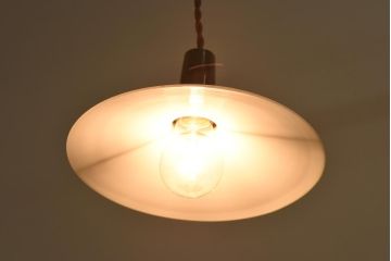 昭和レトロ　戦前　昔懐かしいデザインの平笠シェード(吊り下げ照明、天井照明、ペンダントライト)(1)