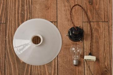 昭和レトロ　戦前　昔懐かしいデザインの平笠シェード(吊り下げ照明、天井照明、ペンダントライト)(1)