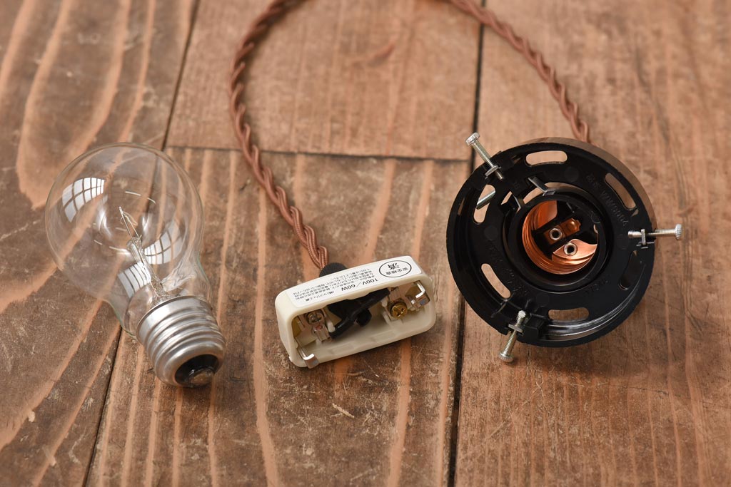 昭和レトロ　戦前　昔懐かしいデザインの平笠シェード(吊り下げ照明、天井照明、ペンダントライト)(1)