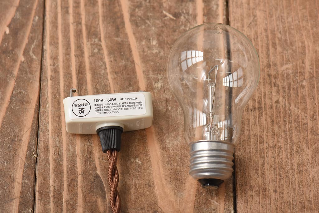 昭和レトロ　戦前　昔懐かしいデザインの平笠シェード(吊り下げ照明、天井照明、ペンダントライト)(1)