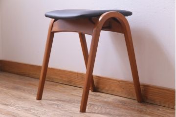 ヴィンテージ家具　ビンテージ　秋田木工　ミッドセンチュリーな雰囲気がお洒落なスタッキングスツール(スツール、椅子)