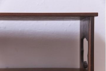 アンティーク家具　大正昭和期　網代編み　透かし彫りが目を惹く小ぶりな戸棚(飾り棚、収納棚)