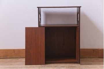 アンティーク家具　大正昭和期　網代編み　透かし彫りが目を惹く小ぶりな戸棚(飾り棚、収納棚)