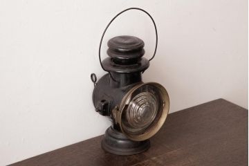 アンティーク雑貨　アメリカアンティーク　DIETZ(デイツ)製　丸いレンズがレトロな雰囲気を醸し出すランプ(ディスプレイ)