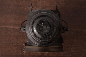 アンティーク雑貨　アメリカアンティーク　DIETZ(デイツ)製　丸いレンズがレトロな雰囲気を醸し出すランプ(ディスプレイ)