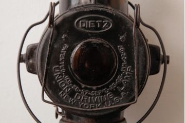 アンティーク雑貨　アメリカアンティーク　DIETZ(デイツ)製　丸いレンズがレトロな雰囲気を醸し出すランプ(ディスプレイ)