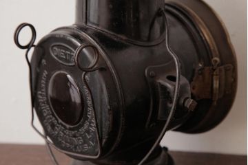 アンティーク雑貨　アメリカアンティーク　DIETZ(デイツ)製　丸いレンズがレトロな雰囲気を醸し出すランプ(ディスプレイ)