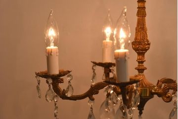 フランスビンテージ　優雅なキャンドル型のガラスドロップシャンデリア(5灯、天井照明、吊り下げ照明)