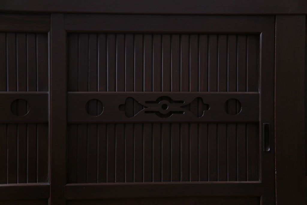 アンティーク家具　和製アンティーク　明治大正期　前面ケヤキ・ヒノキ　堂々とした佇まいが魅力の水屋箪笥サイドボード(収納棚、戸棚、食器棚)