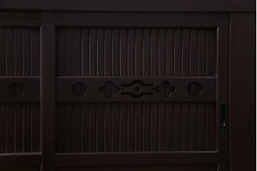 アンティーク家具　和製アンティーク　明治大正期　前面ケヤキ・ヒノキ　堂々とした佇まいが魅力の水屋箪笥サイドボード(収納棚、戸棚、食器棚)