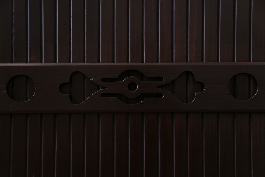 アンティーク家具　和製アンティーク　明治大正期　前面ケヤキ・ヒノキ　堂々とした佇まいが魅力の水屋箪笥サイドボード(収納棚、戸棚、食器棚)